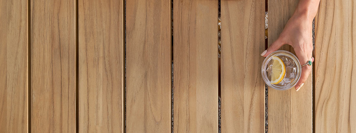 HOW TO IDENTIFY THE REAL TEAK FURNITURE Color: The sapwood of teak