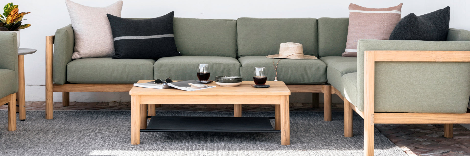 Neighbor outdoor sectional sofa in green