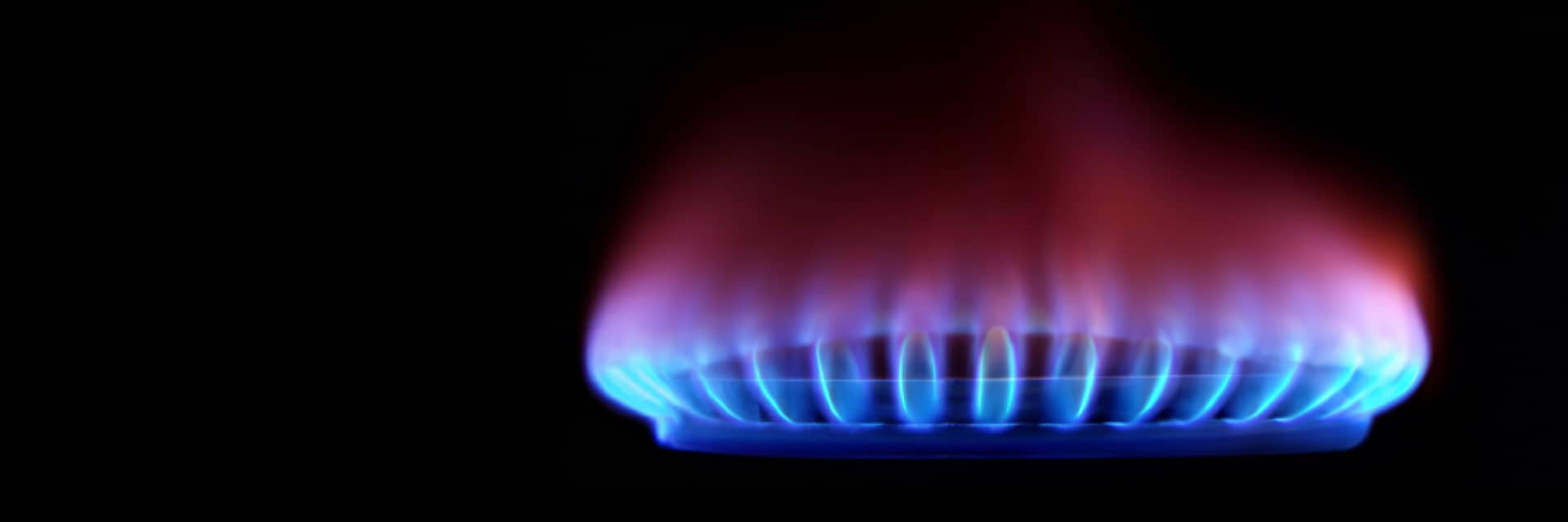 Propane vs. Natural Gas: Which Burns Hotter for Your Fire Table?