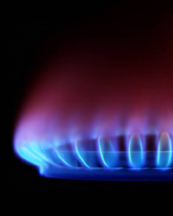 Propane vs. Natural Gas: Which Burns Hotter for Your Fire Table?