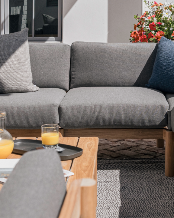 How to Style Outdoor Throw Pillows like a Designer