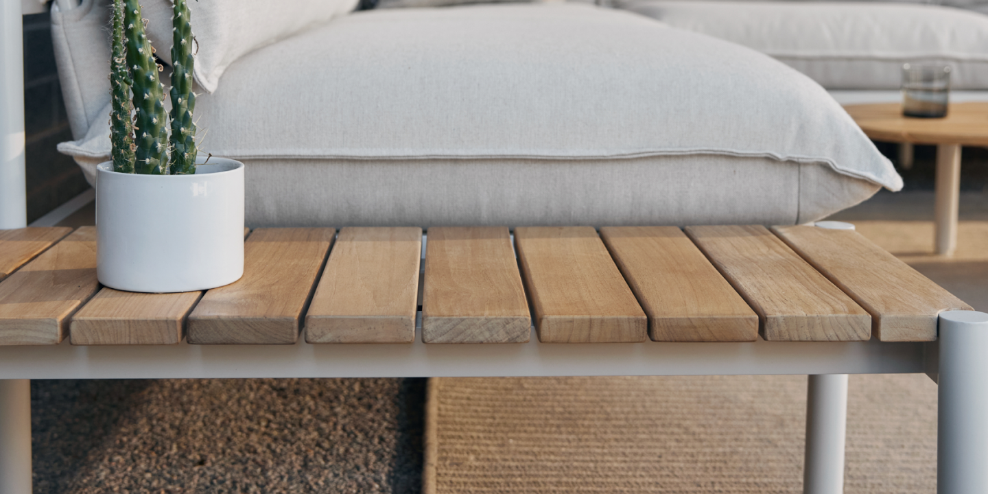 Comparing Aluminum and Teak Outdoor Furniture