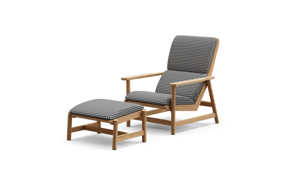Leedo Deck Chair, in Hound, three-quarter view